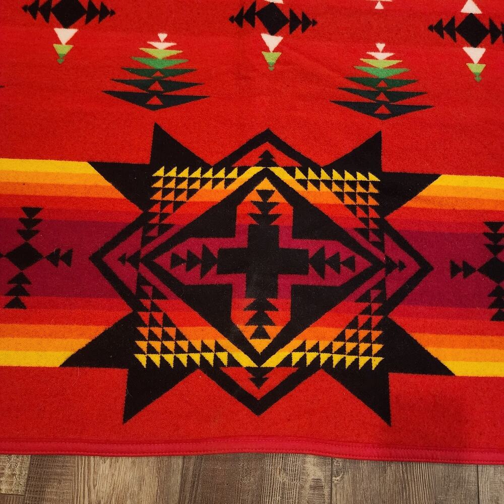 Pendelton "Caliente" Vibrant Red Blue Reversible Wool blanket 76" x 64" EUC - Picture 2 of 10